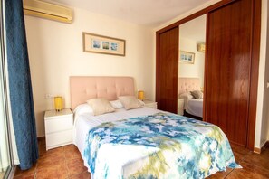 2 bedrooms, iron/ironing board, travel cot, free WiFi