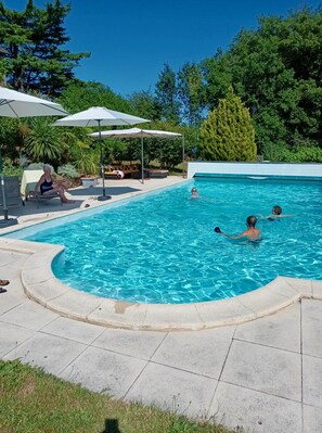 Outdoor pool - Gîte Tranquille Avec Piscine Partagée (Crespin)
