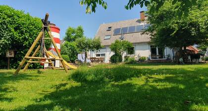 Country-style vacation home on the banks of the river Medem for up to 9 people.