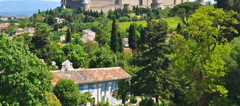 Property for 22 pers. at the foot of the cité de Carcassonne swimming pool - free parking