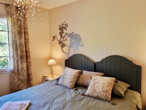 10 bedrooms, iron/ironing board, travel crib, free WiFi