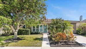 Unclassified image, 3 of 30, button - Rose Court-Charming 2 BDR Waterfront Bungalow (Marco Island)