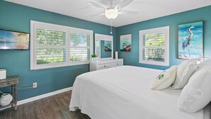 Unclassified image, 4 of 30, button - Rose Court-Charming 2 BDR Waterfront Bungalow (Marco Island)
