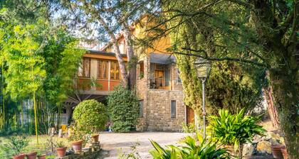 Elegant Florence Villa: Spa & Panoramic Views with Gym, Jacuzzi and Gardens