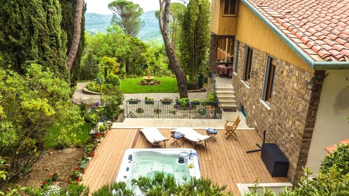 Elegant Florence Villa: Spa & Panoramic Views with Gym, Jacuzzi and Gardens