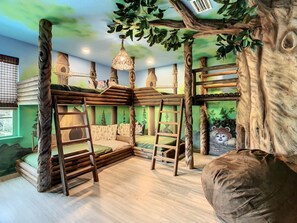 8 chambres, fer et planche à repasser, lit parapluie, Wi-Fi gratuit