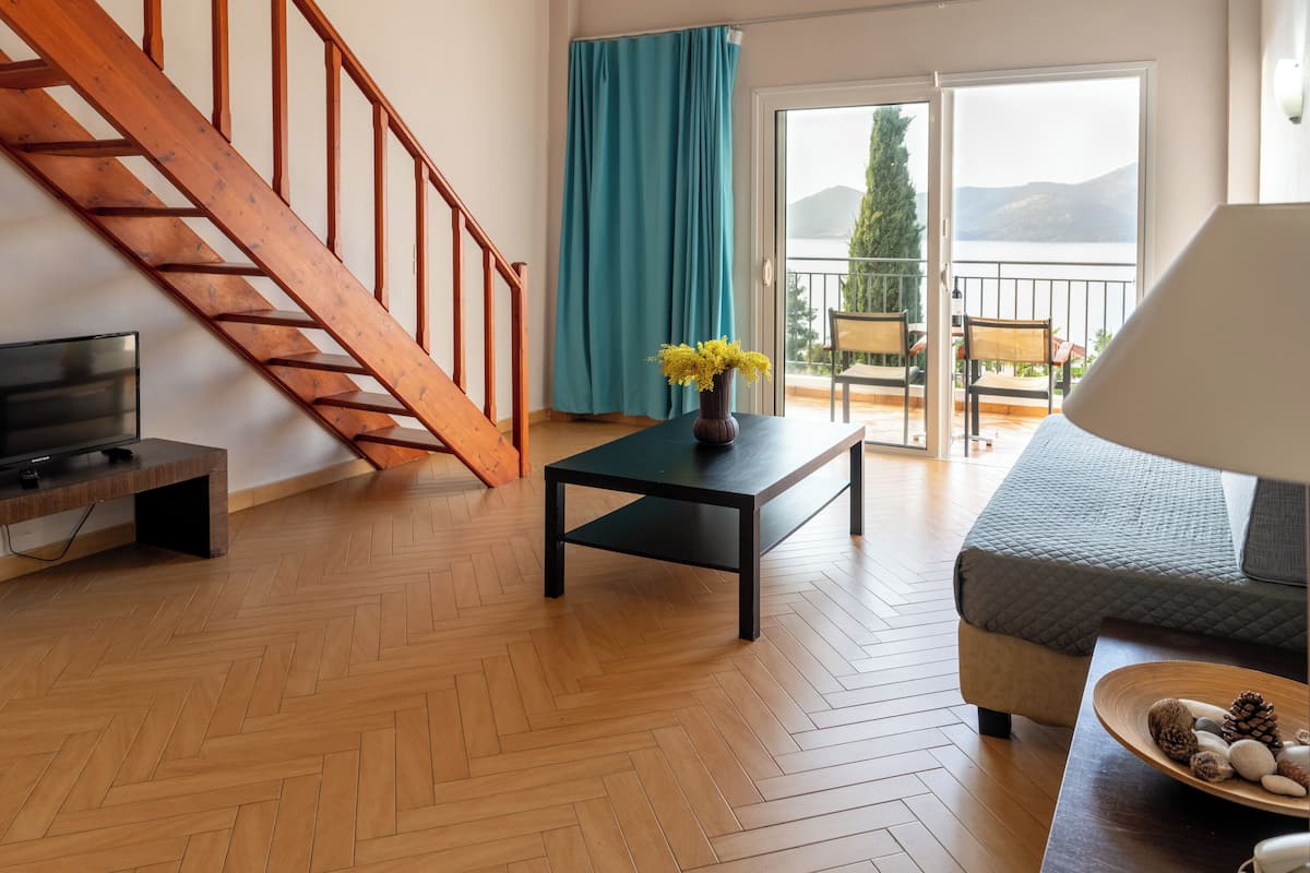Maisonette with Sea View | In-room safe, free WiFi, bed sheets