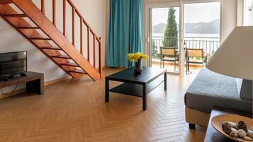 Maisonette with Sea View | In-room safe, free WiFi, bed sheets