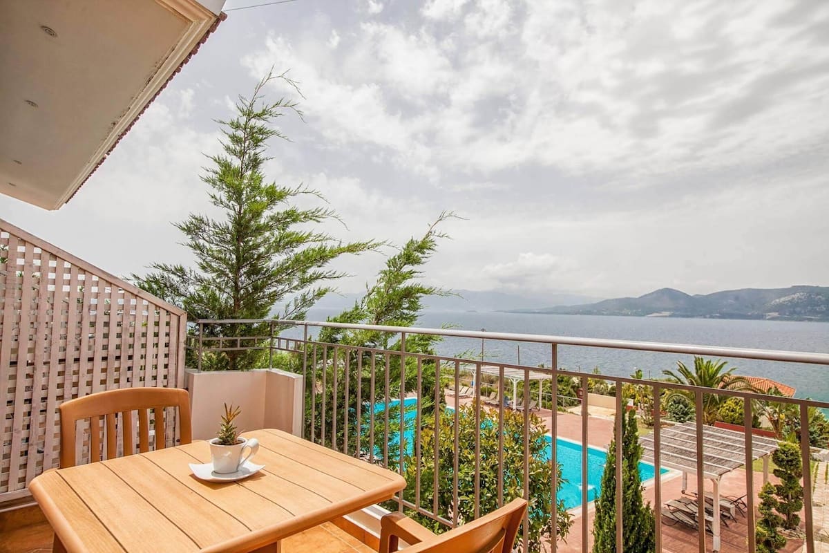Maisonette with Sea View | Een kluis op de kamer, gratis wifi, beddengoed