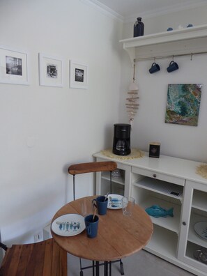 Dining - Refurbished studio with garden and patio in the Cap Esterel holiday village (Agay)