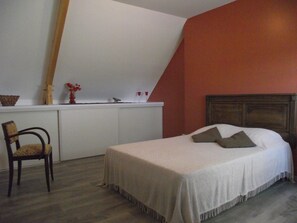 2 dormitorios, tabla de planchar con plancha, wifi gratis