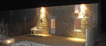 Gite Eugène, 800m from the beach in Pirou, garden, terrace, wifi, wood stove