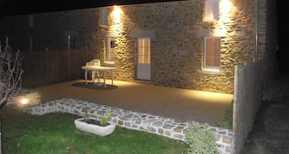 Gite Andrée, 800m from the beach in Pirou, garden, terrace, wifi, wood stove