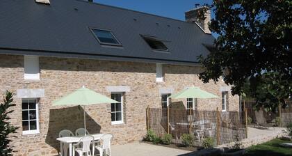 Gite Andrée, 800m from the beach in Pirou, garden, terrace, wifi, wood stove