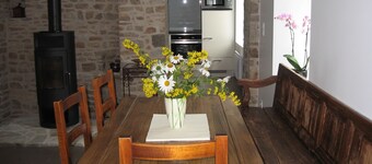 Gite Andrée, 800m from the beach in Pirou, garden, terrace, wifi, wood stove