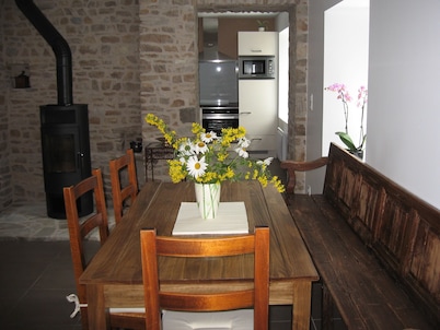 Gite Andrée, 800m from the beach in Pirou, garden, terrace, wifi, wood stove