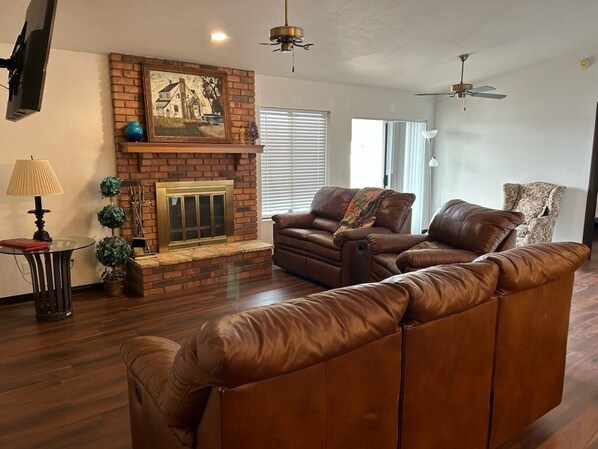 Smart-tv och eldstad