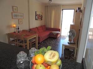 Living area - ROMANTIC RETREAT IN PRIME POSITION WITH STUNNING VIEWS TO CLIFFS, MARINA & SEA. (Santiago del Teide)