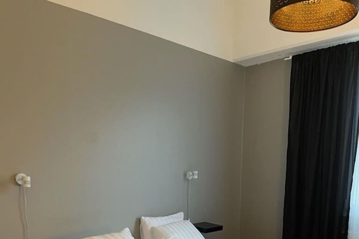 Escritorio, espacio para trabajar con un portátil, wifi gratis