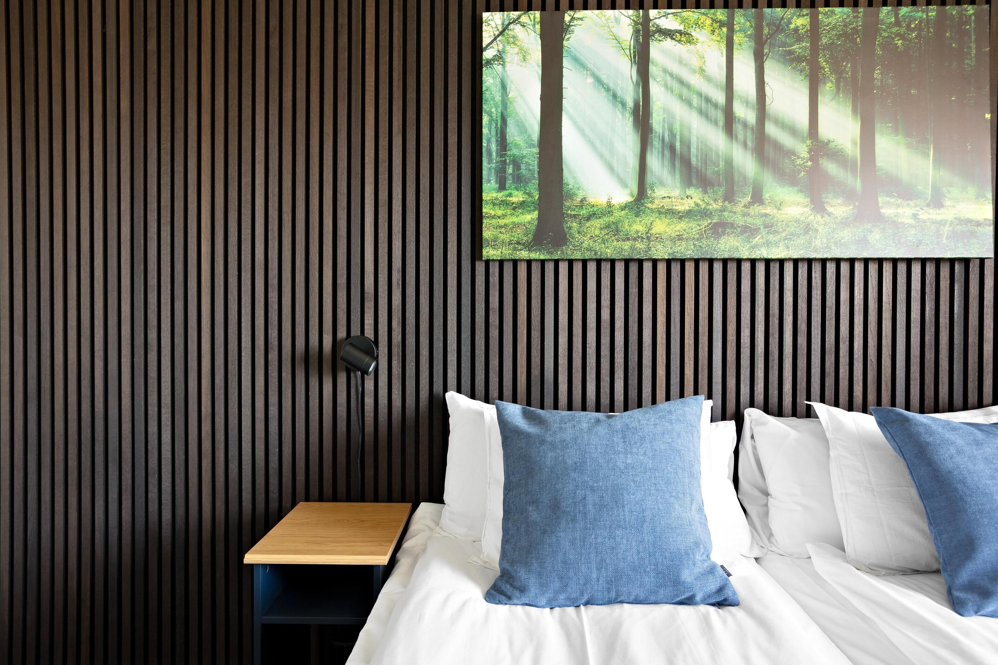 Standard Room, 2 Twin Beds, Non Smoking | Desk, laptop workspace, free WiFi, bed sheets