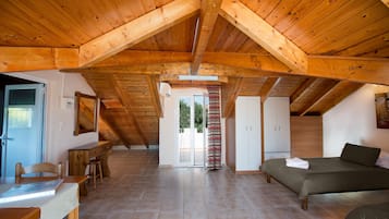 Traditional Studio | In-room safe, free cots/infant beds, rollaway beds, free WiFi