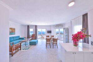Deniz manzarali D-5 2+1 | Living area - Fly Inn Suites Kaş (Kas)