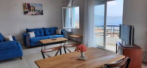 Deniz Manzarali C-7 2+1 | Living area