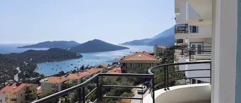 Deniz Manzarali C-8 2+1 | Living area