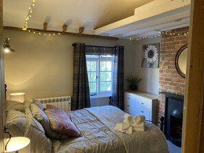 2 bedrooms, desk, iron/ironing board, travel cot