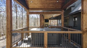 Property grounds - Spacious 6-Bedroom Cabin w Hot Tub, Firepit & Outdoor Fireplace| Creek Views (Broken Bow)