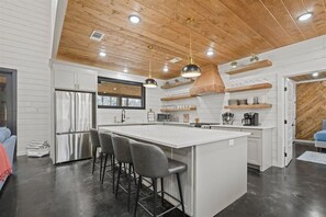 Fridge, microwave, oven, stovetop - Spacious 6-Bedroom Cabin w Hot Tub, Firepit & Outdoor Fireplace| Creek Views (Broken Bow)