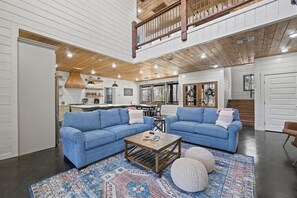 Smart TV, fireplace, video games, table football - Spacious 6-Bedroom Cabin w Hot Tub, Firepit & Outdoor Fireplace| Creek Views (Broken Bow)