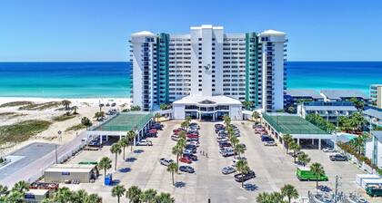 Beach Front,2bed 2bath, Pool, Huge Balcony