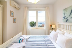 3 bedrooms, iron/ironing board, WiFi, bed sheets - Villa Yuzbir (Kas)