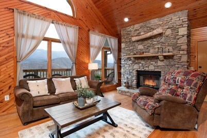 Incredible Mountain Views Near Dtown Gatlinburg!