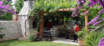 300 meters to the beach, with sea view and garden