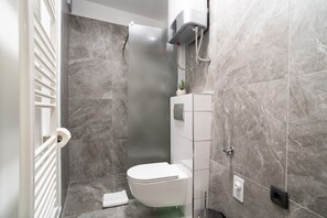 تجهيزات دش، مجففات شعر، مناشف، صابون