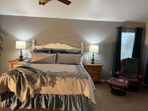 4 bedrooms, desk, iron/ironing board, free WiFi