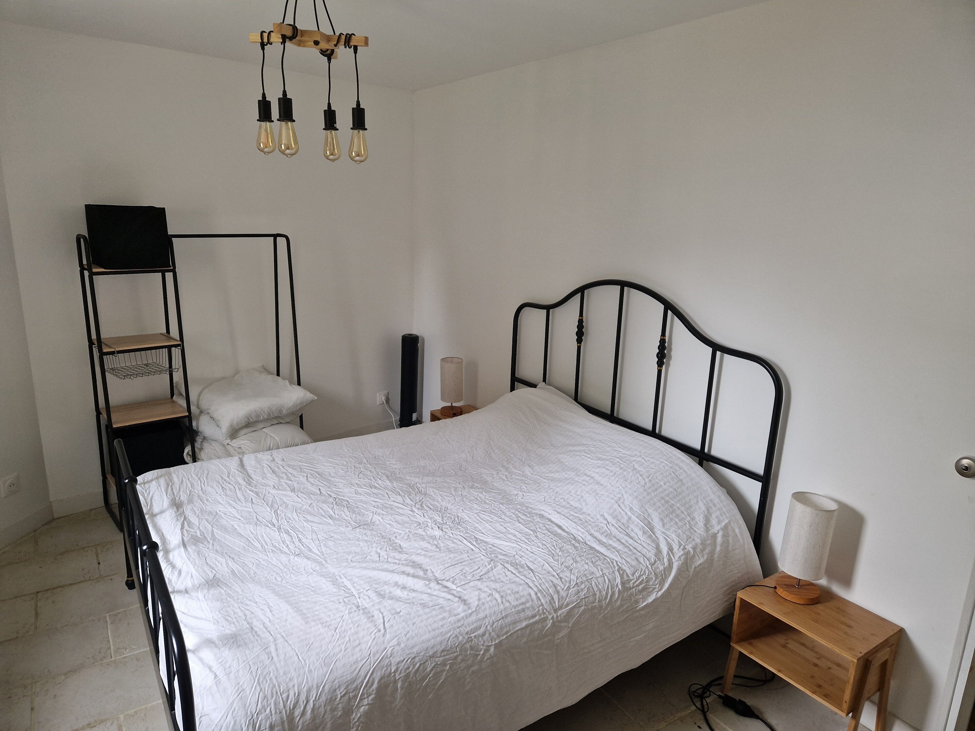 2 bedrooms, travel crib, free WiFi, bed sheets