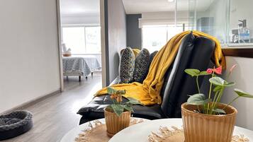 5 bedrooms, desk, iron/ironing board, free WiFi