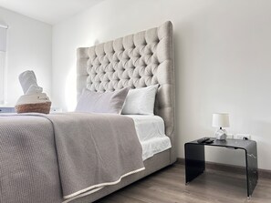 5 bedrooms, desk, iron/ironing board, free WiFi