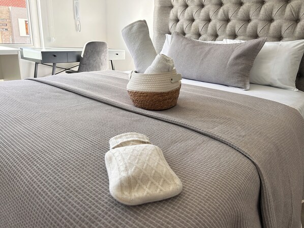 5 bedrooms, desk, iron/ironing board, free WiFi