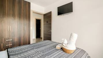 5 Schlafzimmer, Schreibtisch, Bügeleisen/Bügelbrett, kostenloses WLAN