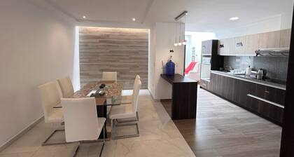 Beautiful house+suite: Convenient, comfortable, safe, well located, garage, barbecue area