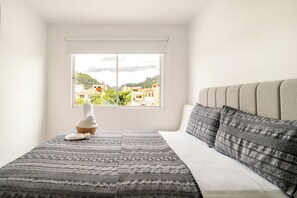 5 bedrooms, desk, iron/ironing board, free WiFi