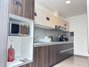 Fridge, microwave, stovetop, coffee/tea maker