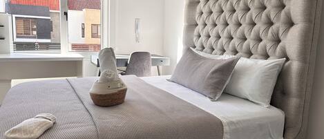 5 bedrooms, desk, iron/ironing board, free WiFi