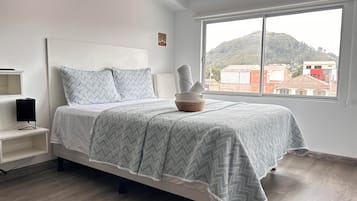 5 Schlafzimmer, Schreibtisch, Bügeleisen/Bügelbrett, kostenloses WLAN