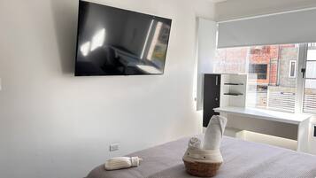 5 Schlafzimmer, Schreibtisch, Bügeleisen/Bügelbrett, kostenloses WLAN