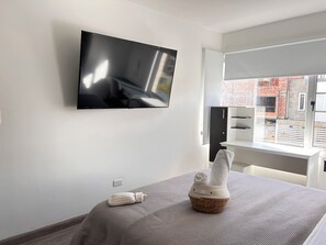 5 bedrooms, desk, iron/ironing board, free WiFi